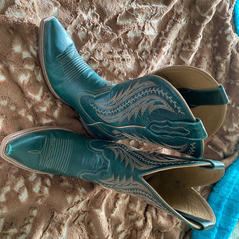 Ariat Green Heeled Western Boots with Classic Design